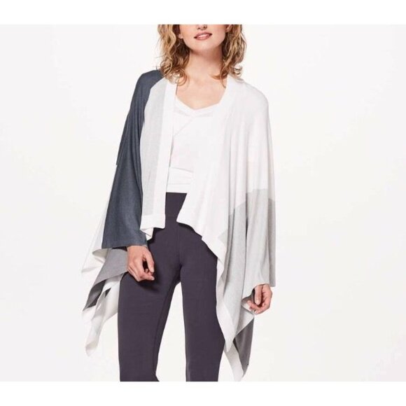 Lululemon Hatha Wrap OS Nebula Raceway Grey White Shawl Worn 1x Cozy Travel - Picture 2 of 10